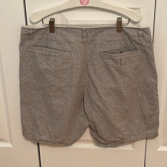 J.Crew 9” Gramercy Linen Cotton Shorts - Picture 3 of 4